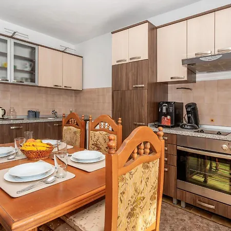2 Bedroom Amazing In Appartamento *