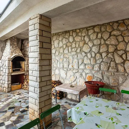 2 Bedroom Amazing In Appartamento